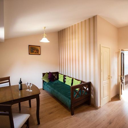 Apartament - Lesi Ukrainky 18  Lviv Bagian luar foto