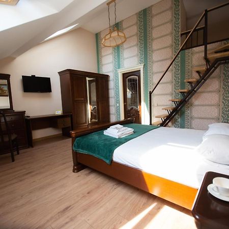 Apartament - Lesi Ukrainky 18  Lviv Bagian luar foto