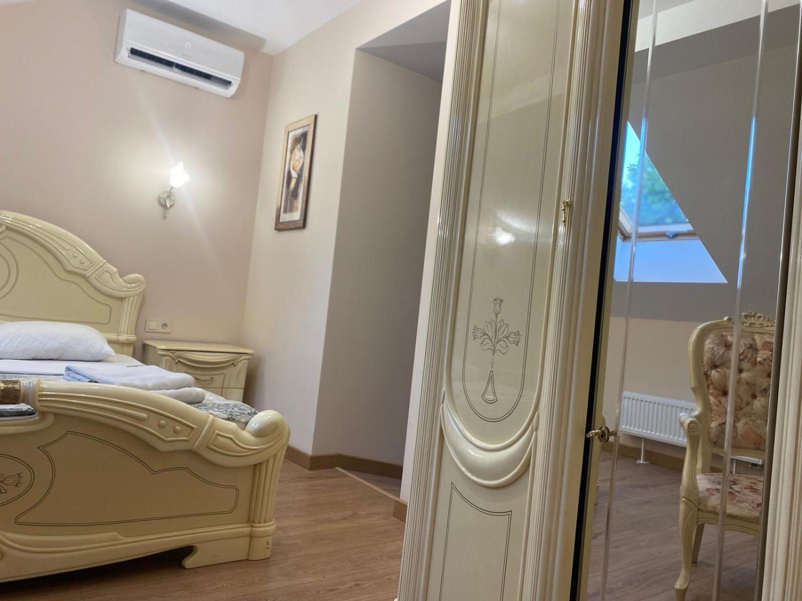 Apartament - Lesi Ukrainky 18  Lviv Bagian luar foto