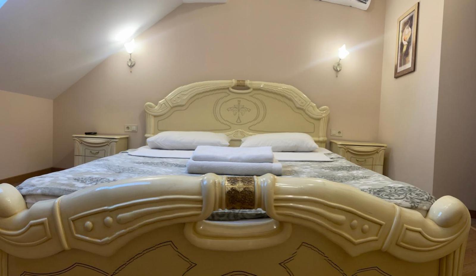 Apartament - Lesi Ukrainky 18  Lviv Bagian luar foto