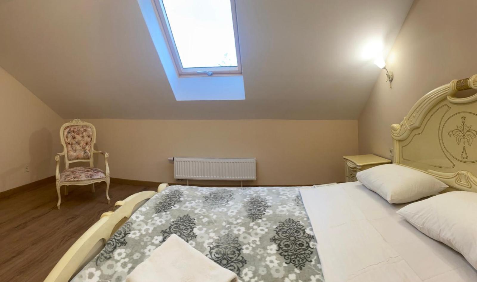Apartament - Lesi Ukrainky 18  Lviv Bagian luar foto