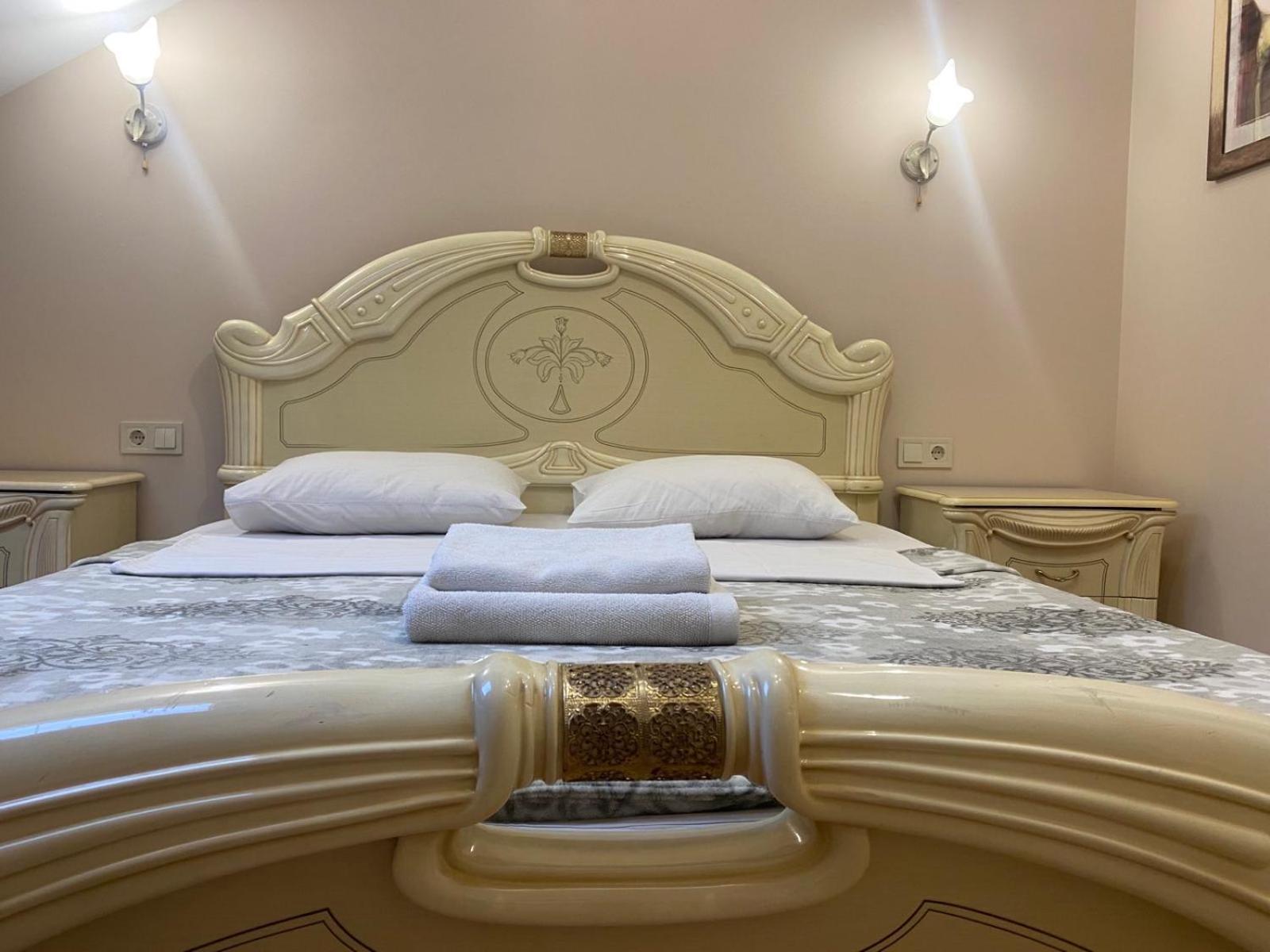 Apartament - Lesi Ukrainky 18  Lviv Bagian luar foto