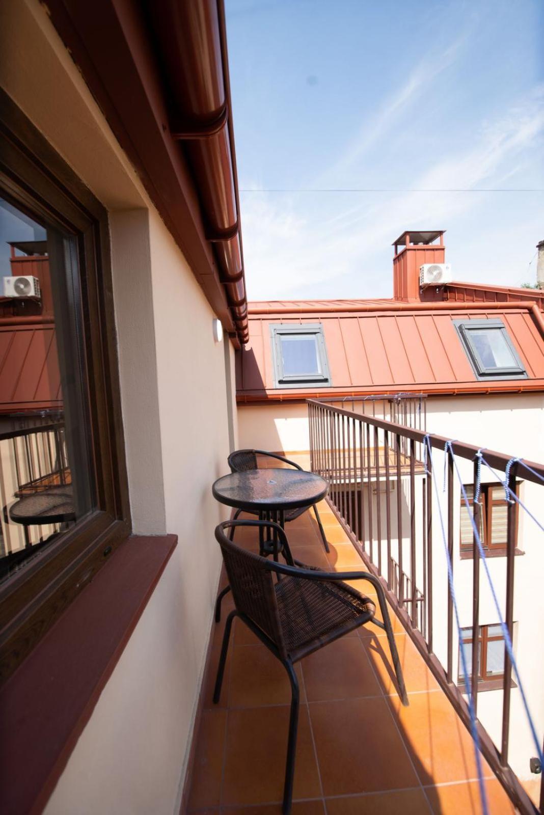 Apartament - Lesi Ukrainky 18  Lviv Bagian luar foto
