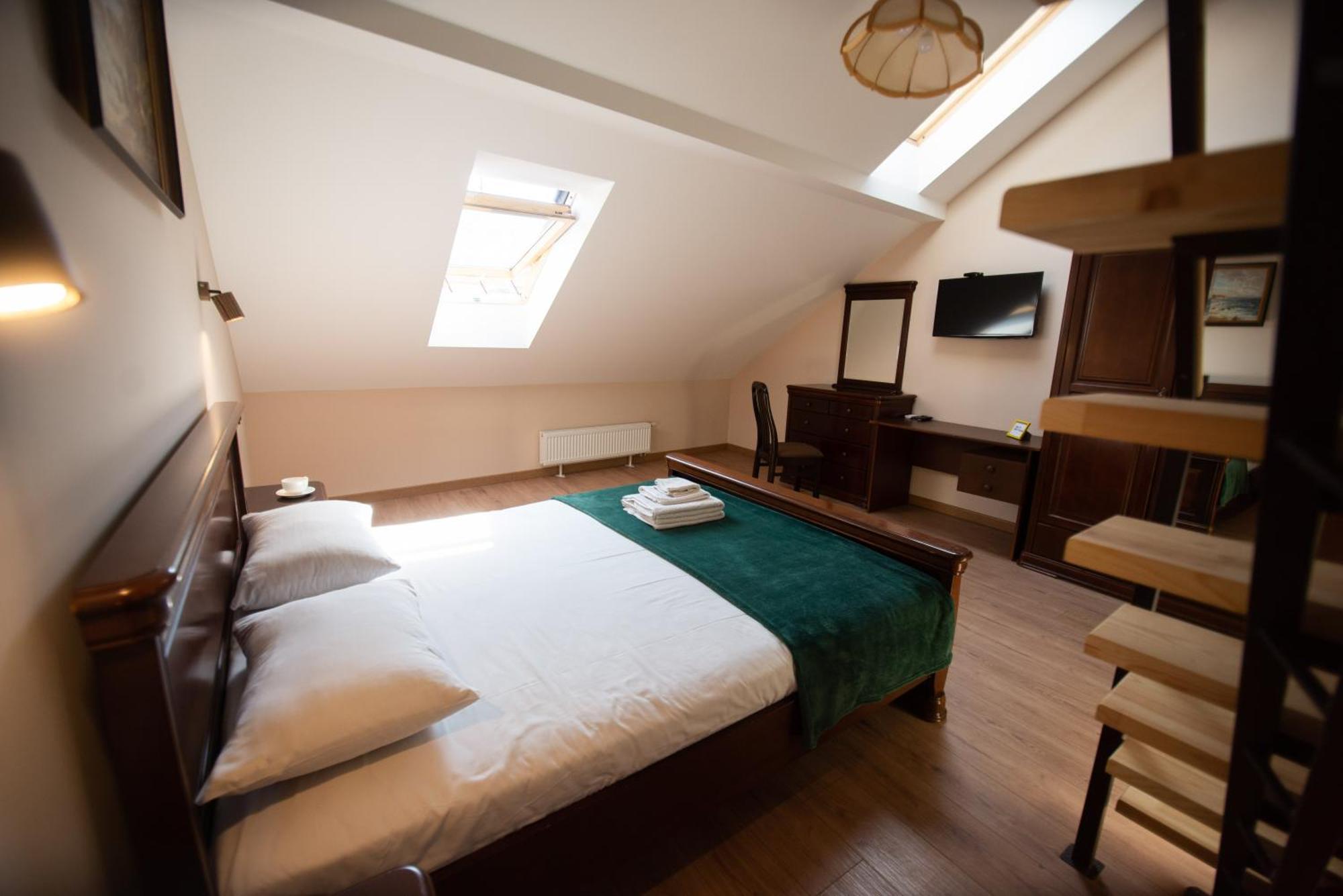 Apartament - Lesi Ukrainky 18  Lviv Bagian luar foto