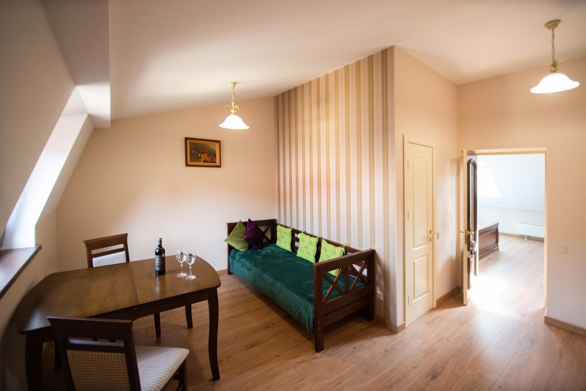 Apartament - Lesi Ukrainky 18  Lviv Bagian luar foto