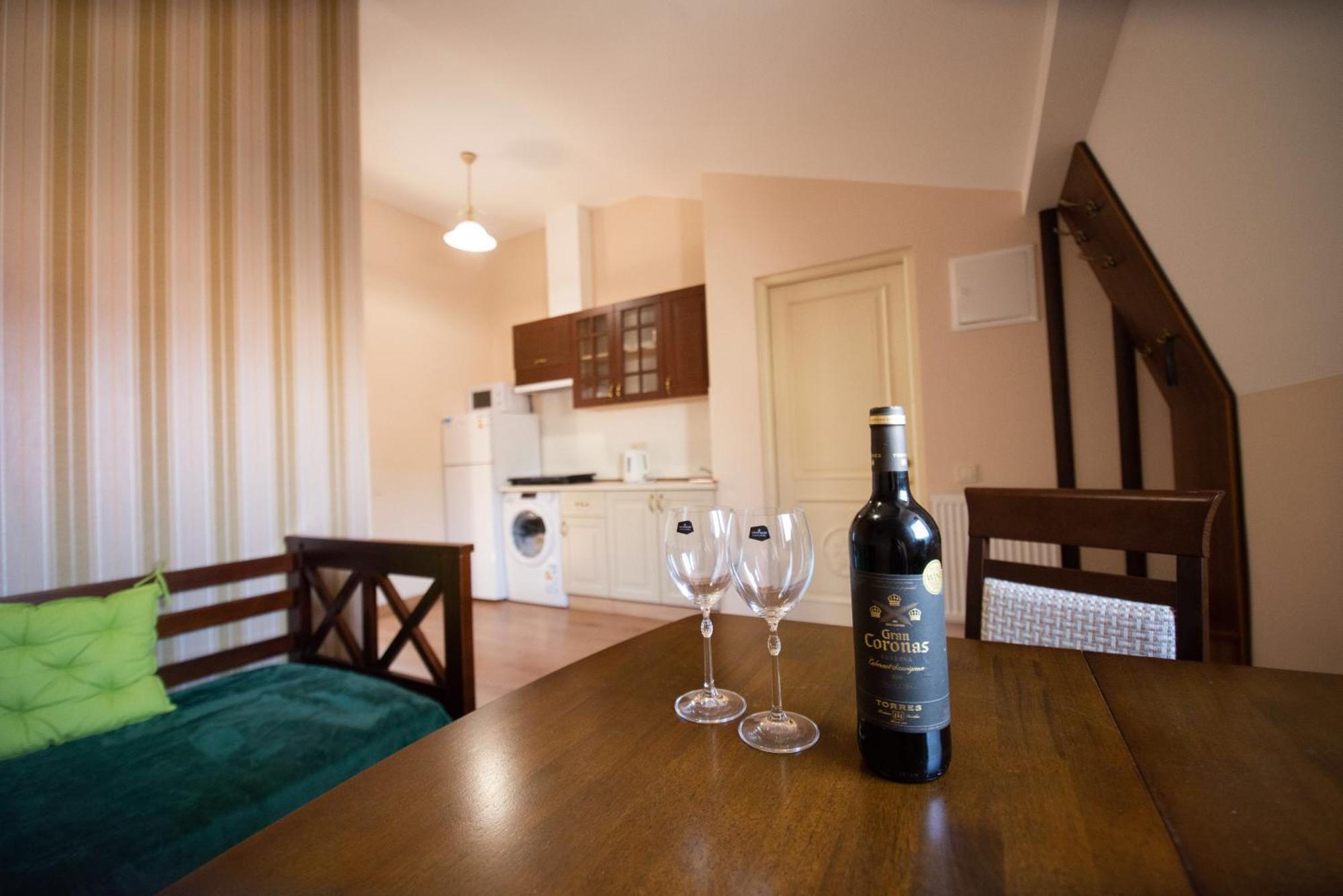 Apartament - Lesi Ukrainky 18  Lviv Bagian luar foto