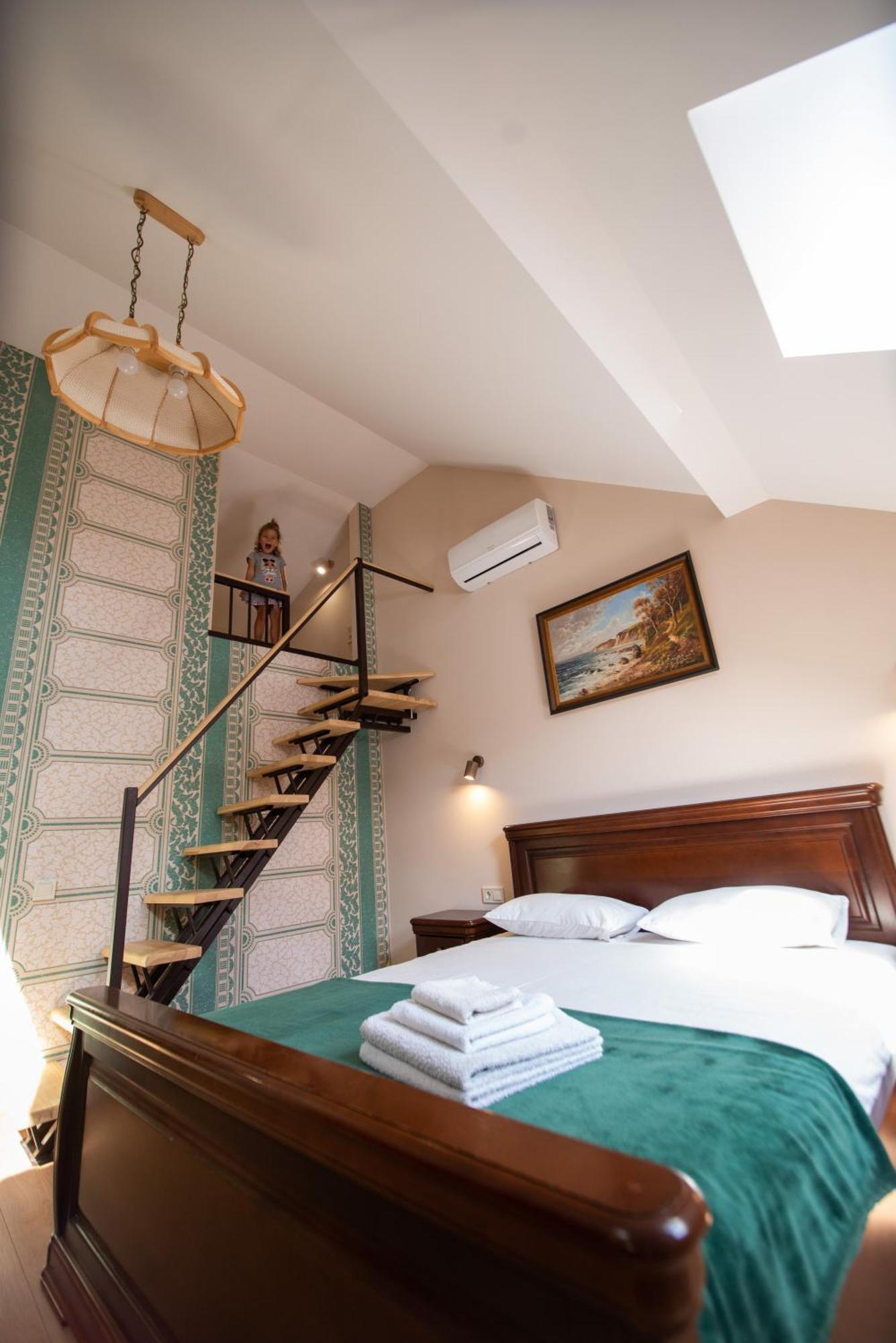 Apartament - Lesi Ukrainky 18  Lviv Bagian luar foto