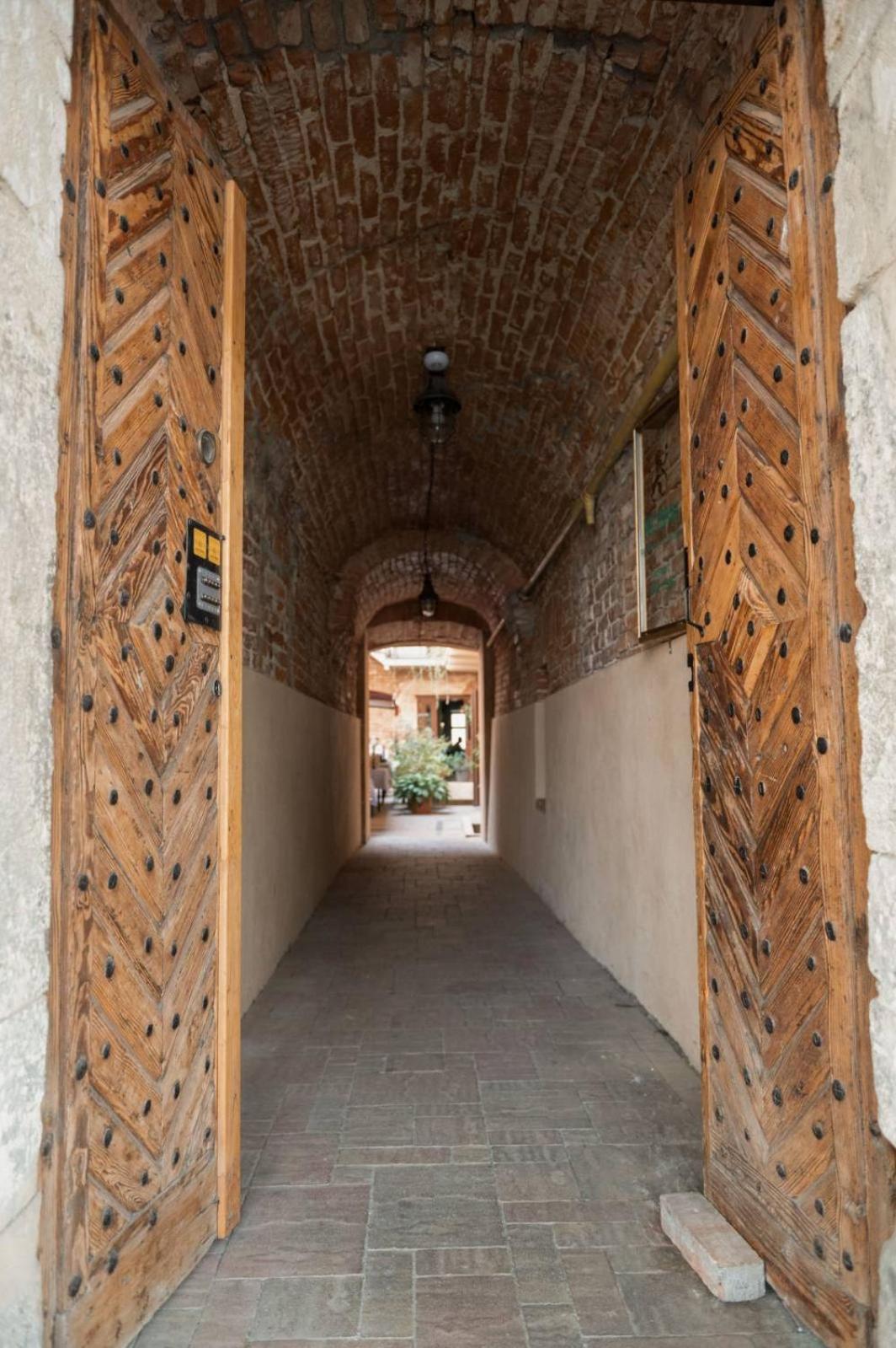 Apartament - Lesi Ukrainky 18  Lviv Bagian luar foto