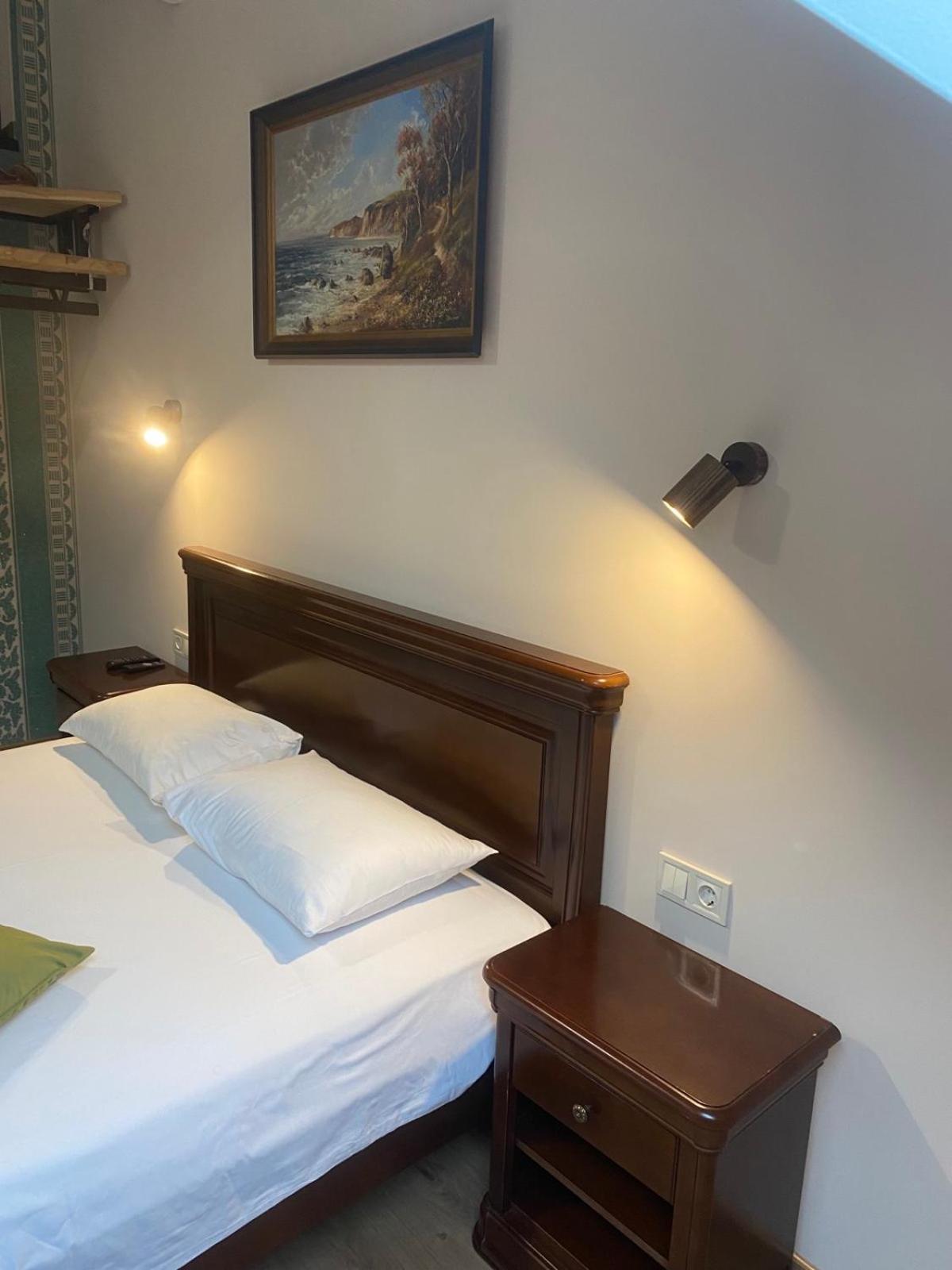 Apartament - Lesi Ukrainky 18  Lviv Bagian luar foto