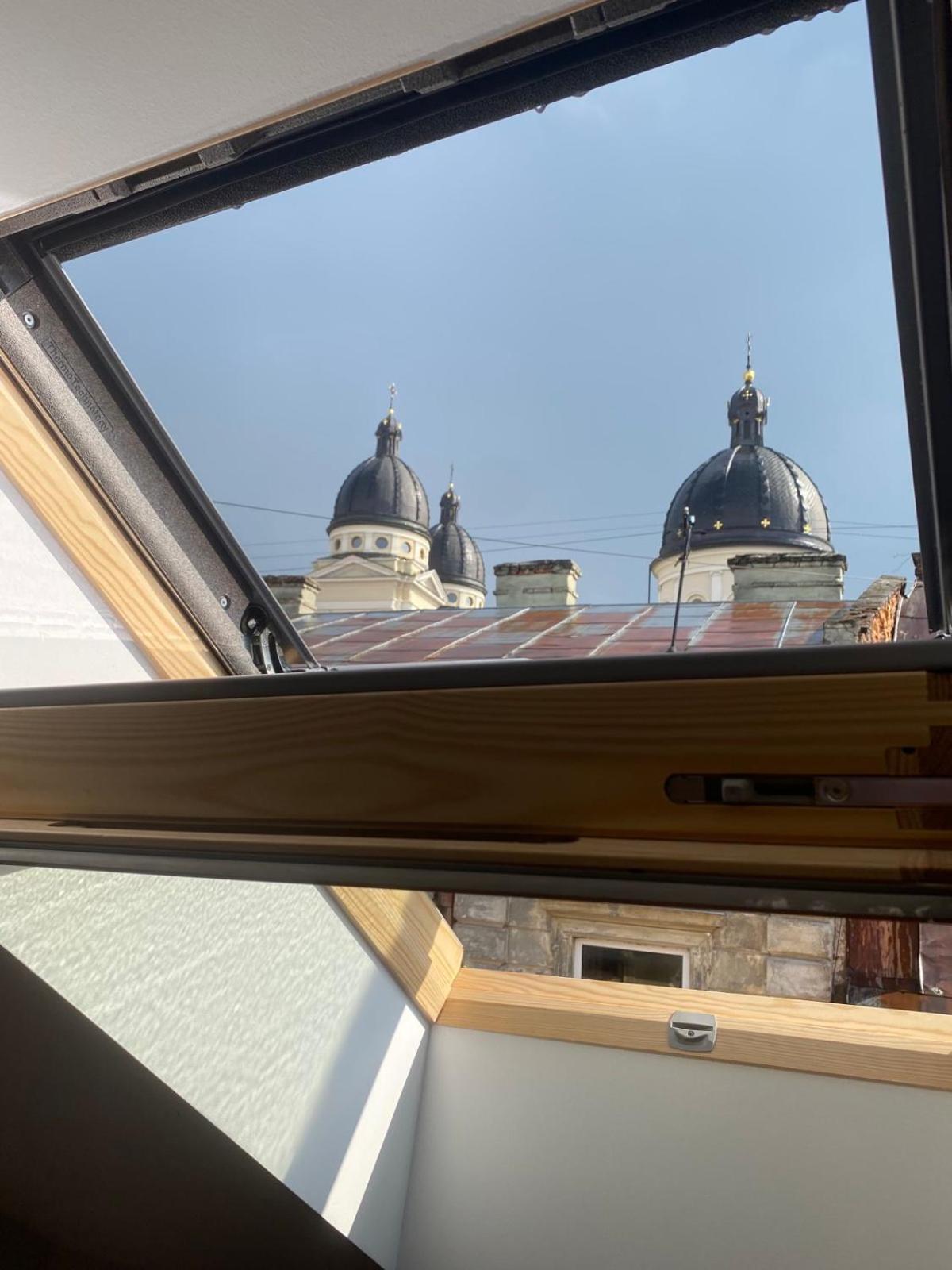 Apartament - Lesi Ukrainky 18  Lviv Bagian luar foto