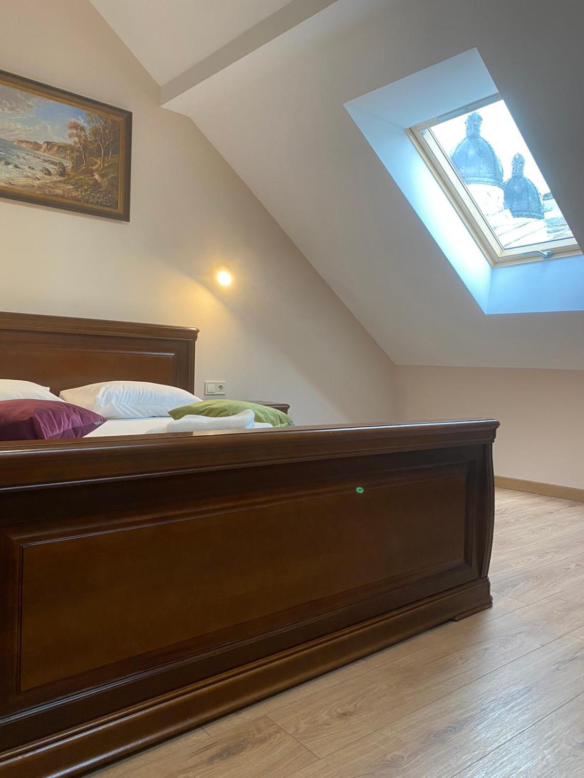 Apartament - Lesi Ukrainky 18  Lviv Bagian luar foto