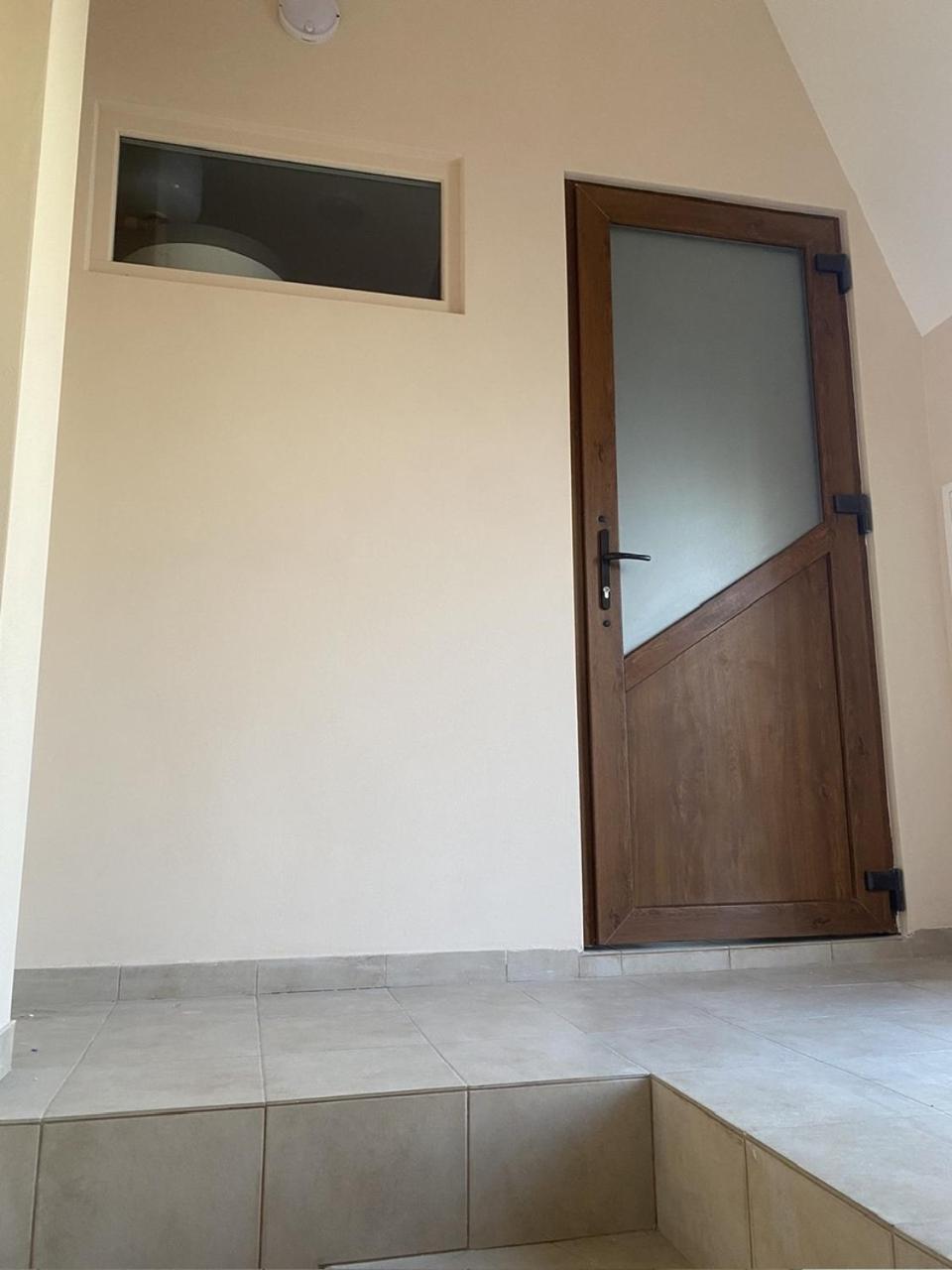 Apartament - Lesi Ukrainky 18  Lviv Bagian luar foto