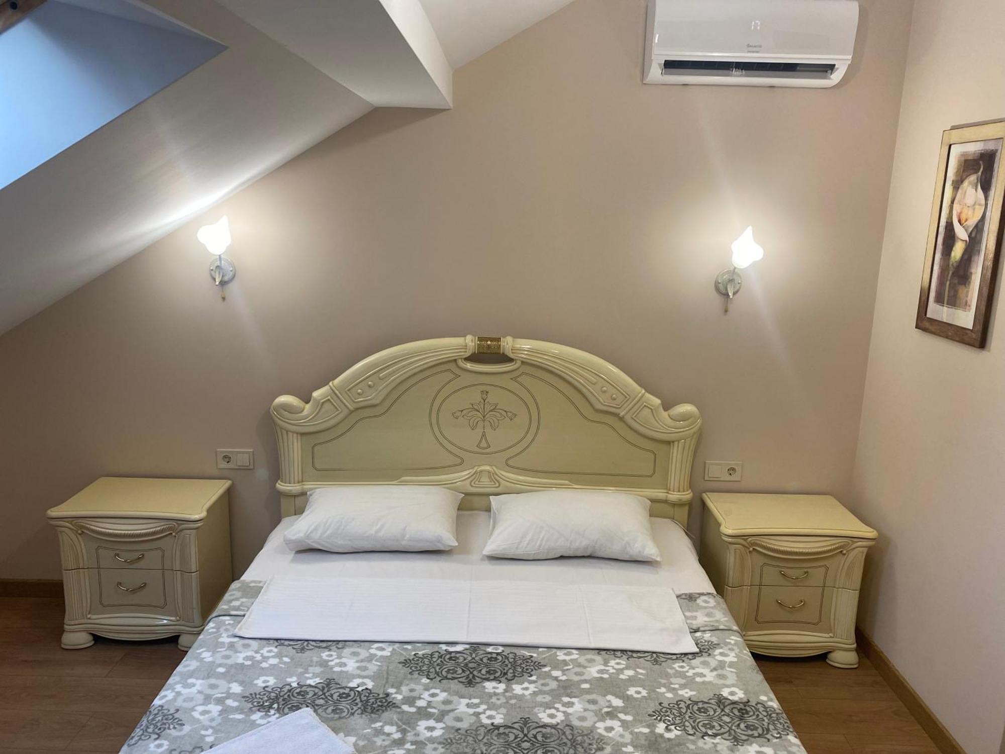 Apartament - Lesi Ukrainky 18  Lviv Bagian luar foto