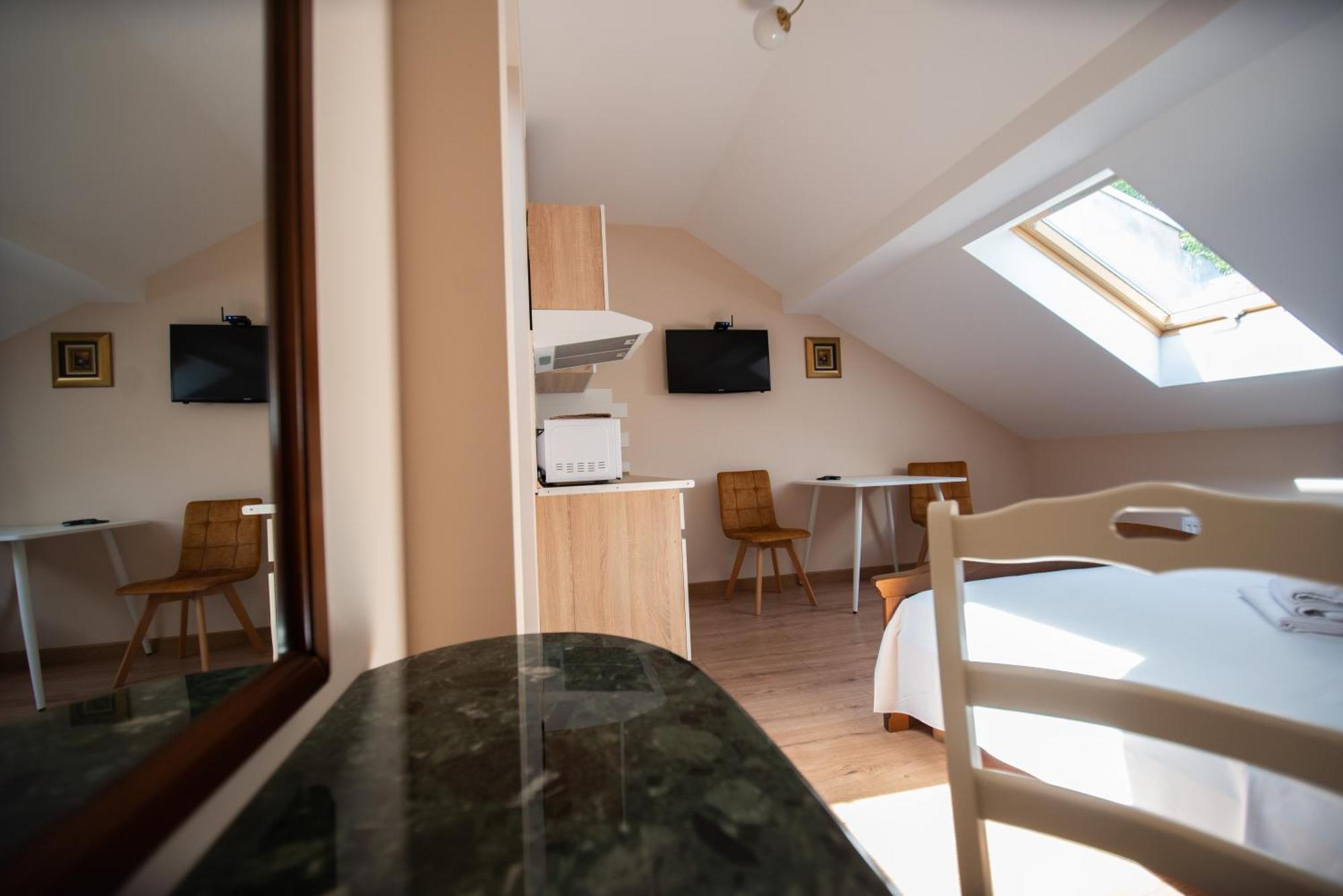 Apartament - Lesi Ukrainky 18  Lviv Ruang foto