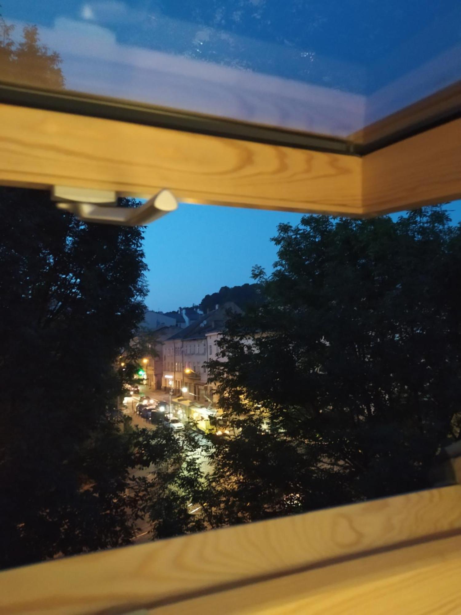 Apartament - Lesi Ukrainky 18  Lviv Ruang foto